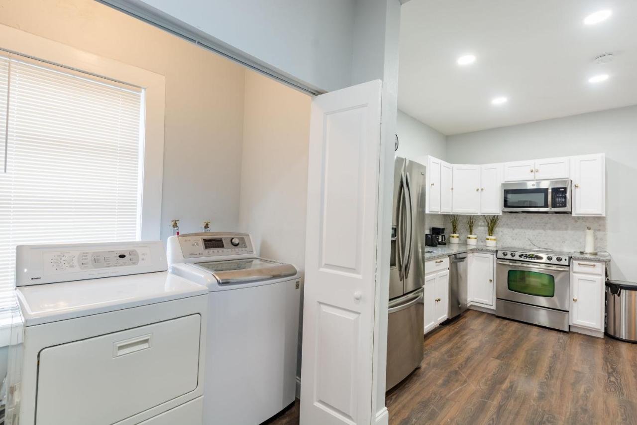 Cute Bungalow In Down Town Tampa With Large Hot Tub