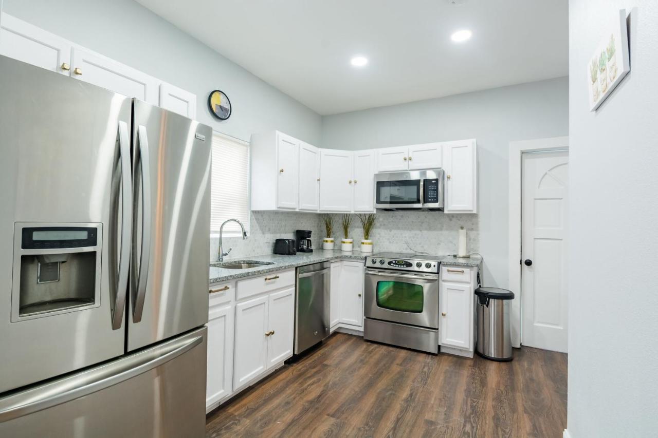 Cute Bungalow In Down Town Tampa With Large Hot Tub Holiday home *