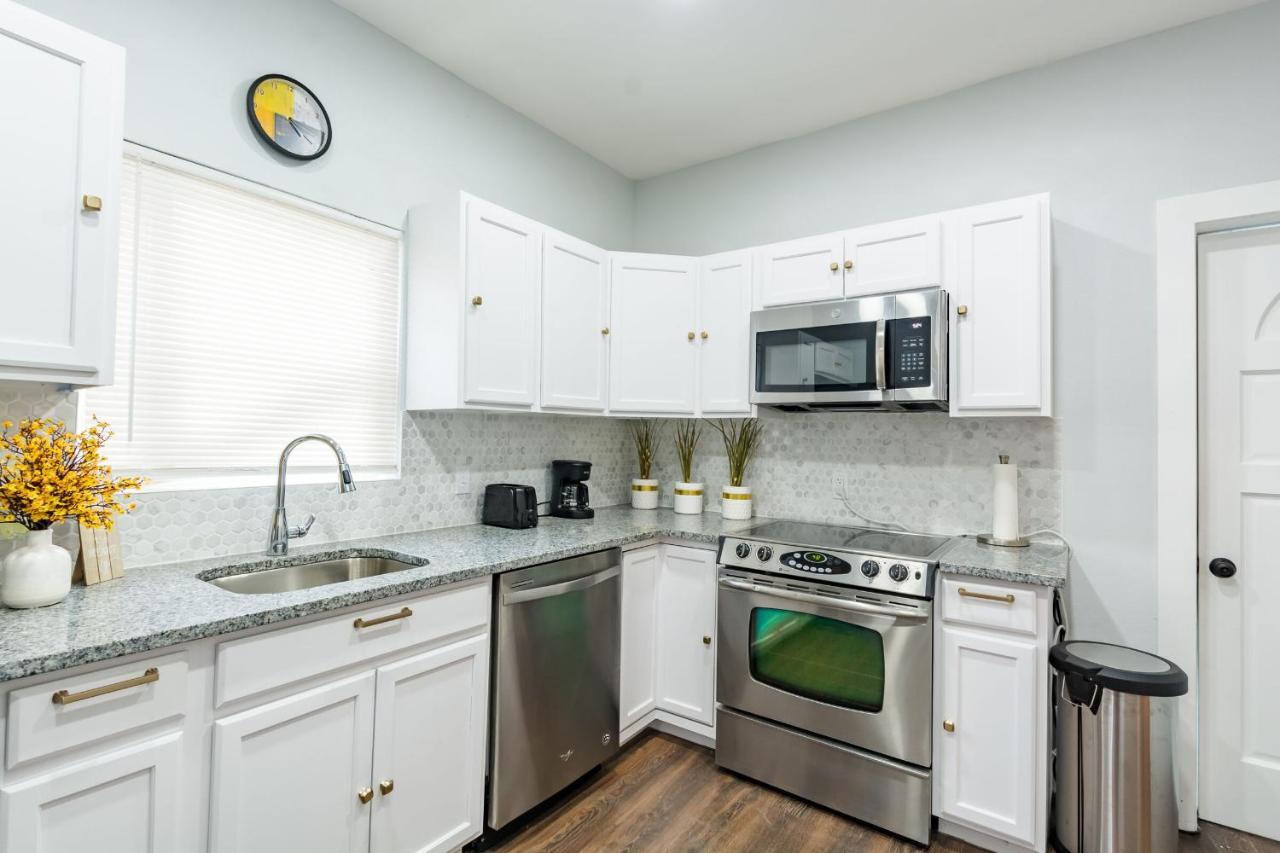 Cute Bungalow In Down Town Tampa With Large Hot Tub Holiday home Tampa