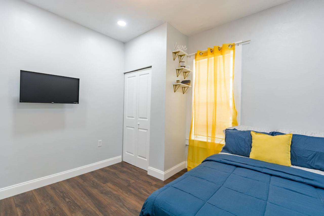 Cute Bungalow In Down Town Tampa With Large Hot Tub * Tampa