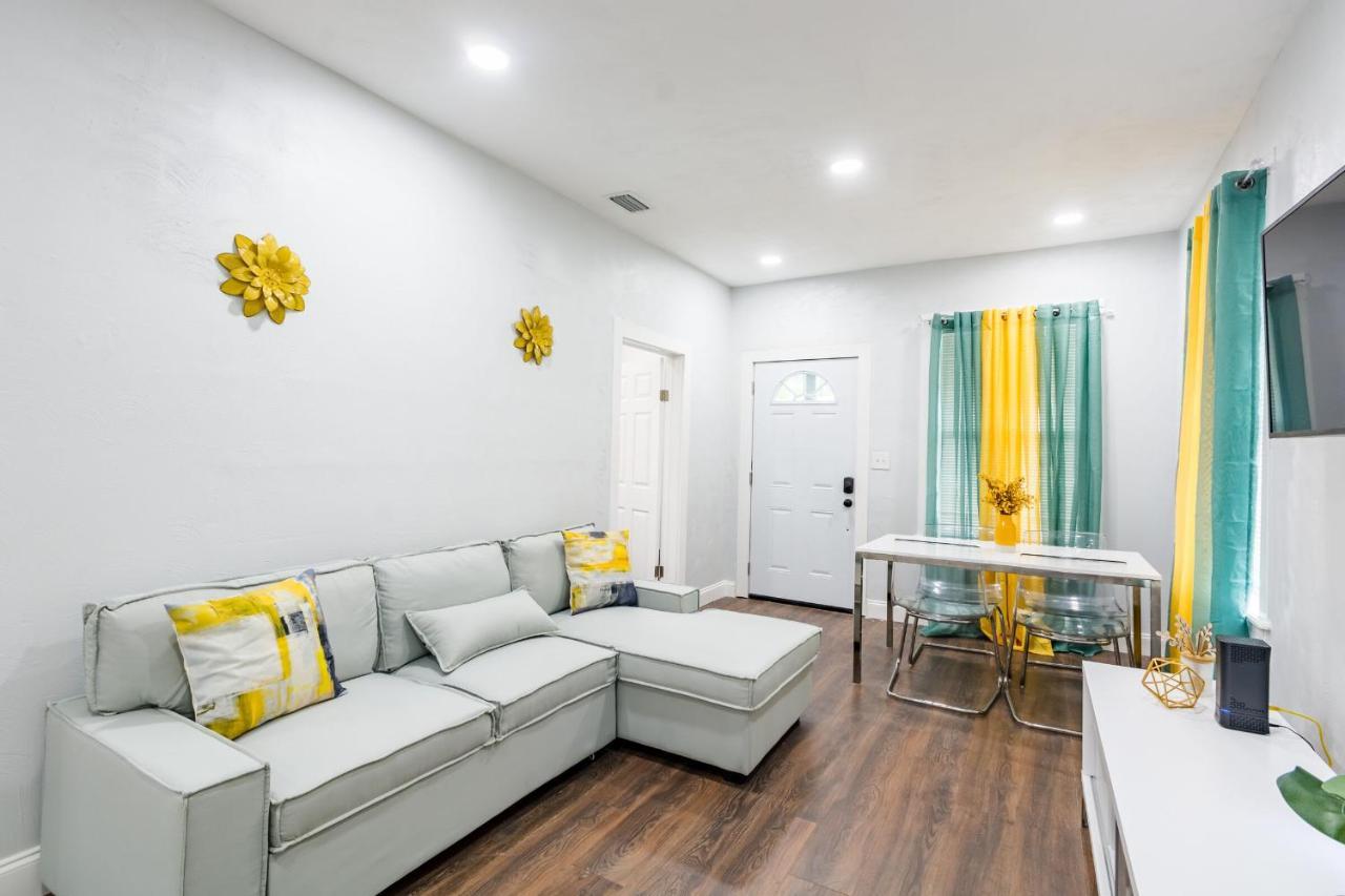 Cute Bungalow In Down Town Tampa With Large Hot Tub Holiday home *