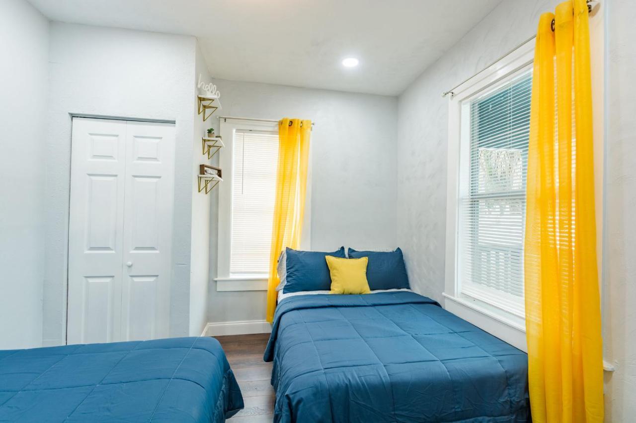 Cute Bungalow In Down Town Tampa With Large Hot Tub Tampa