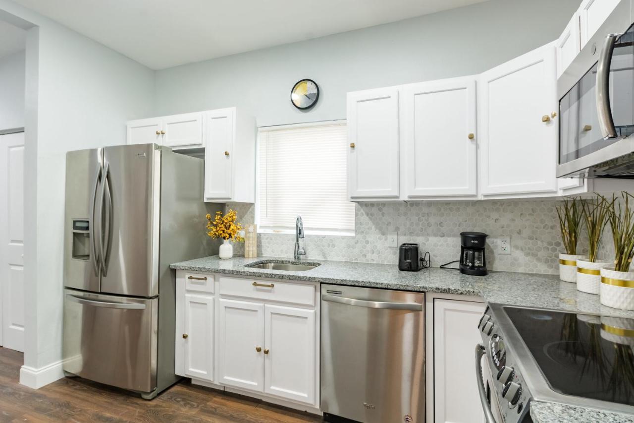 Cute Bungalow In Down Town Tampa With Large Hot Tub Holiday home *