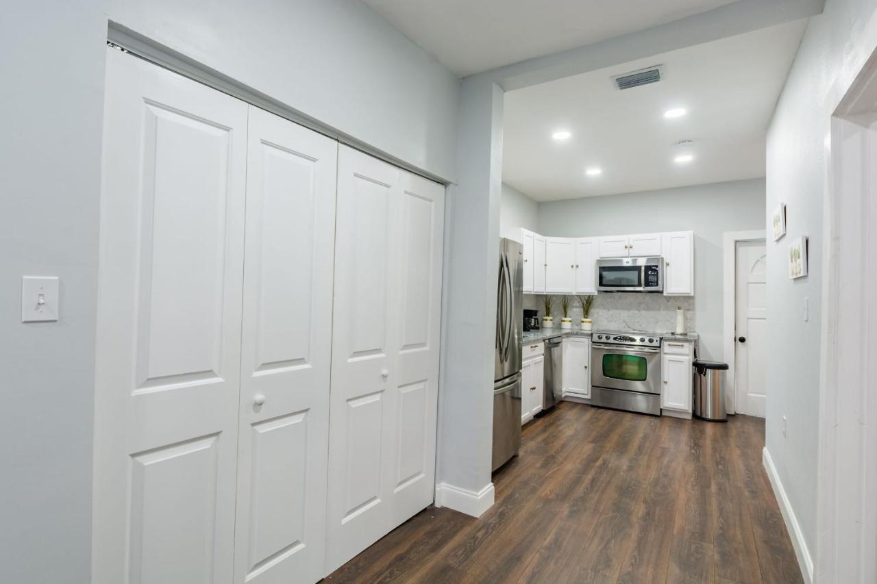Cute Bungalow In Down Town Tampa With Large Hot Tub Holiday home Tampa