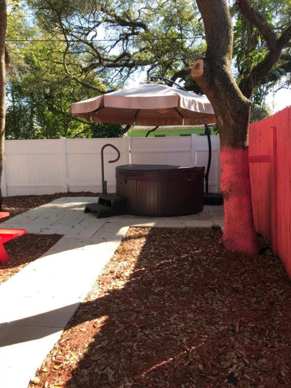 Cute Bungalow In Down Town Tampa With Large Hot Tub * Tampa